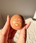 Sfera in pietra wood grain