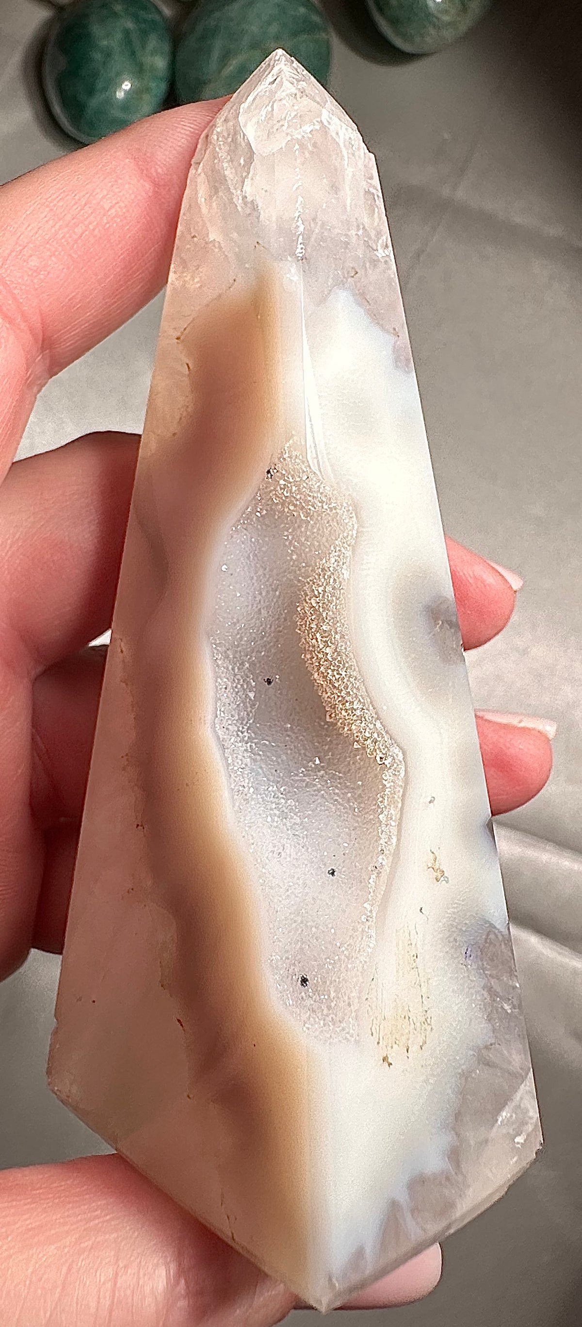 Obelisk in druzy agate from Brazil