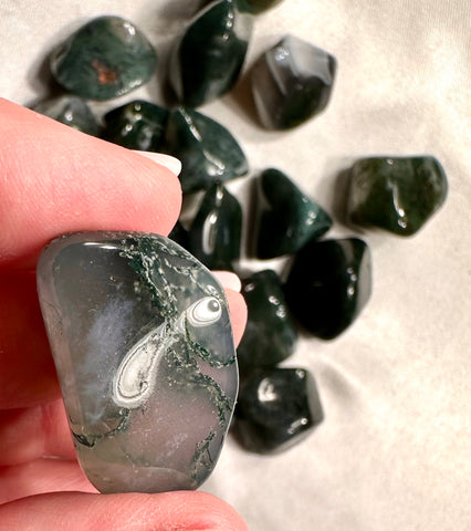 Tumbled moss agate