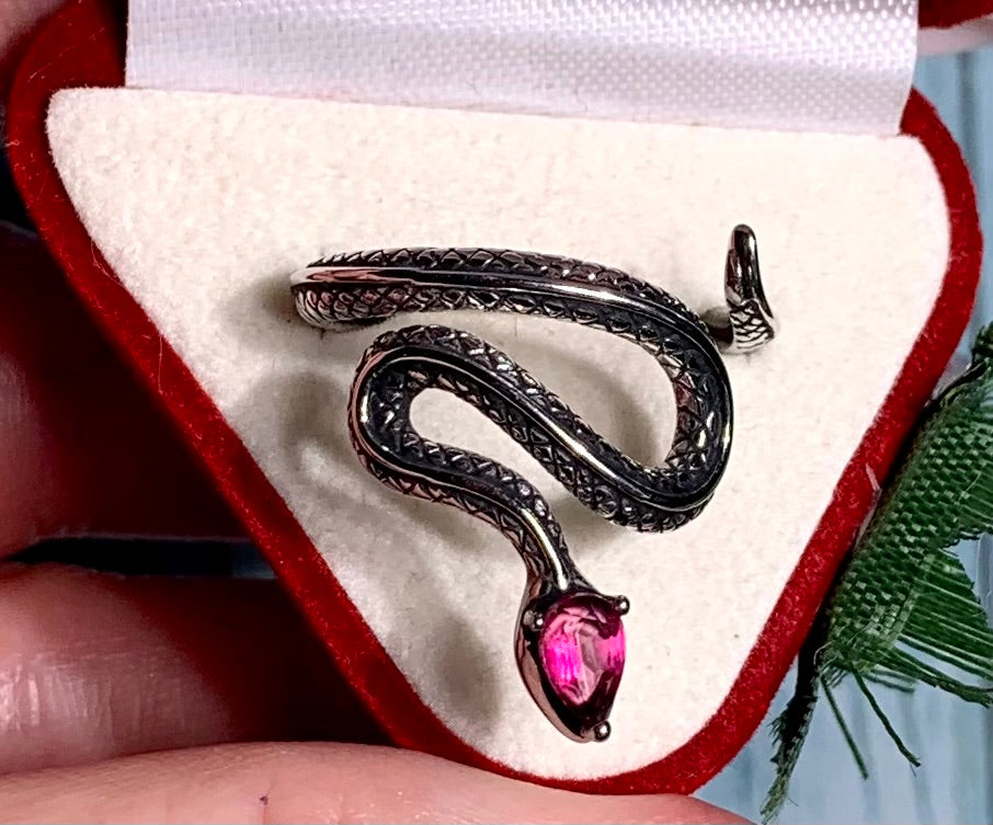 Anello a forma di serpente in varie pietre