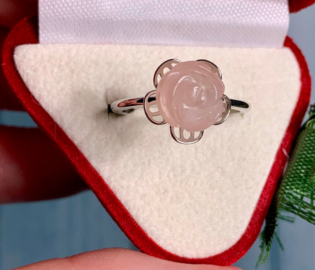 Anello a forma di rosa (quarzo rosa)