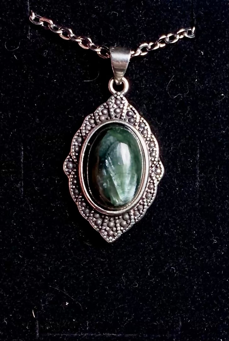 Necklace with seraphite pendant