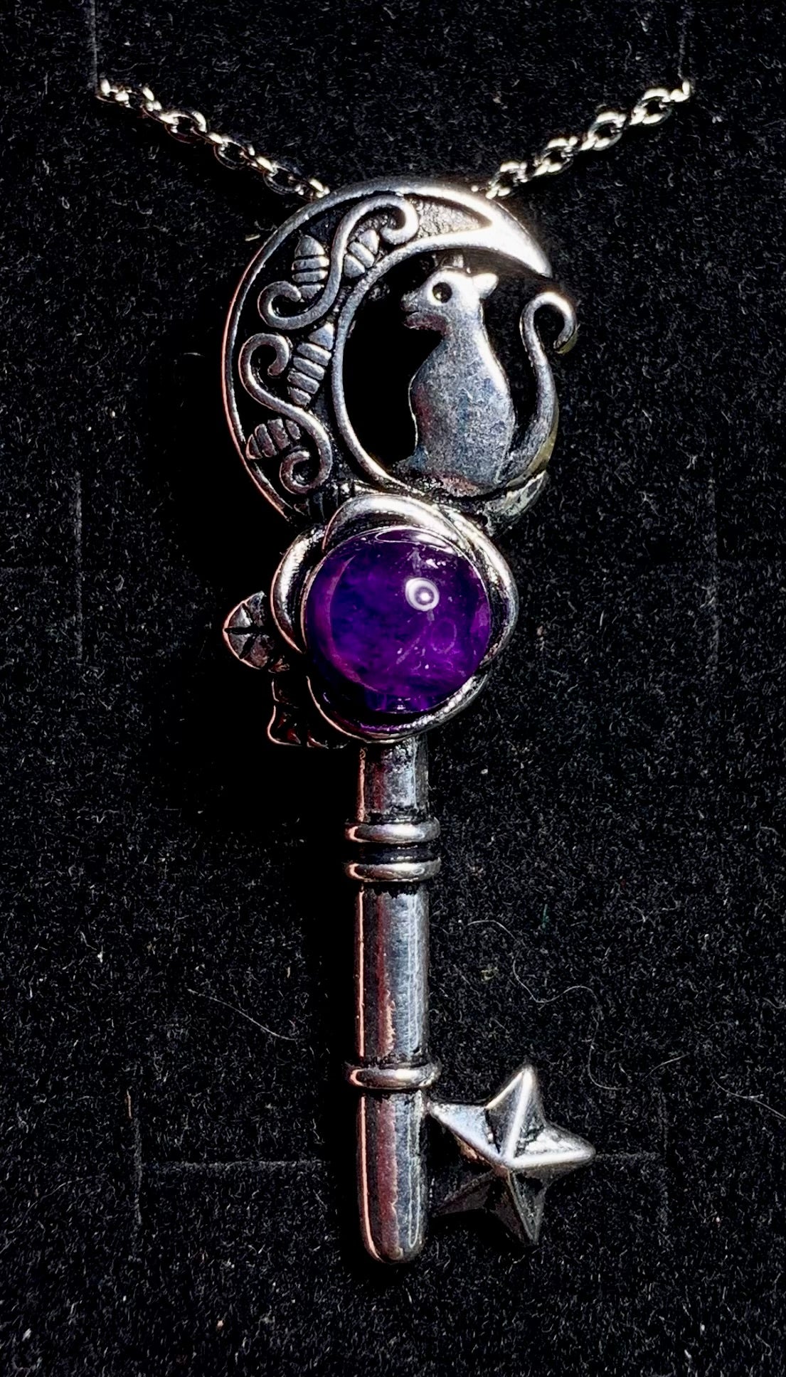 Necklace with amethyst key-shaped pendant