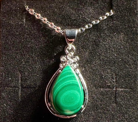 Collana con pendente in malachite