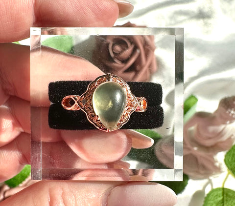 Anello in prehnite color oro rosato