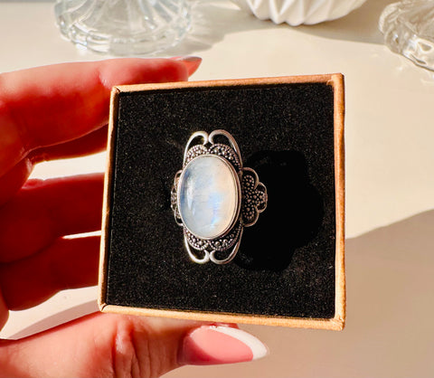 Anello in labradorite bianca