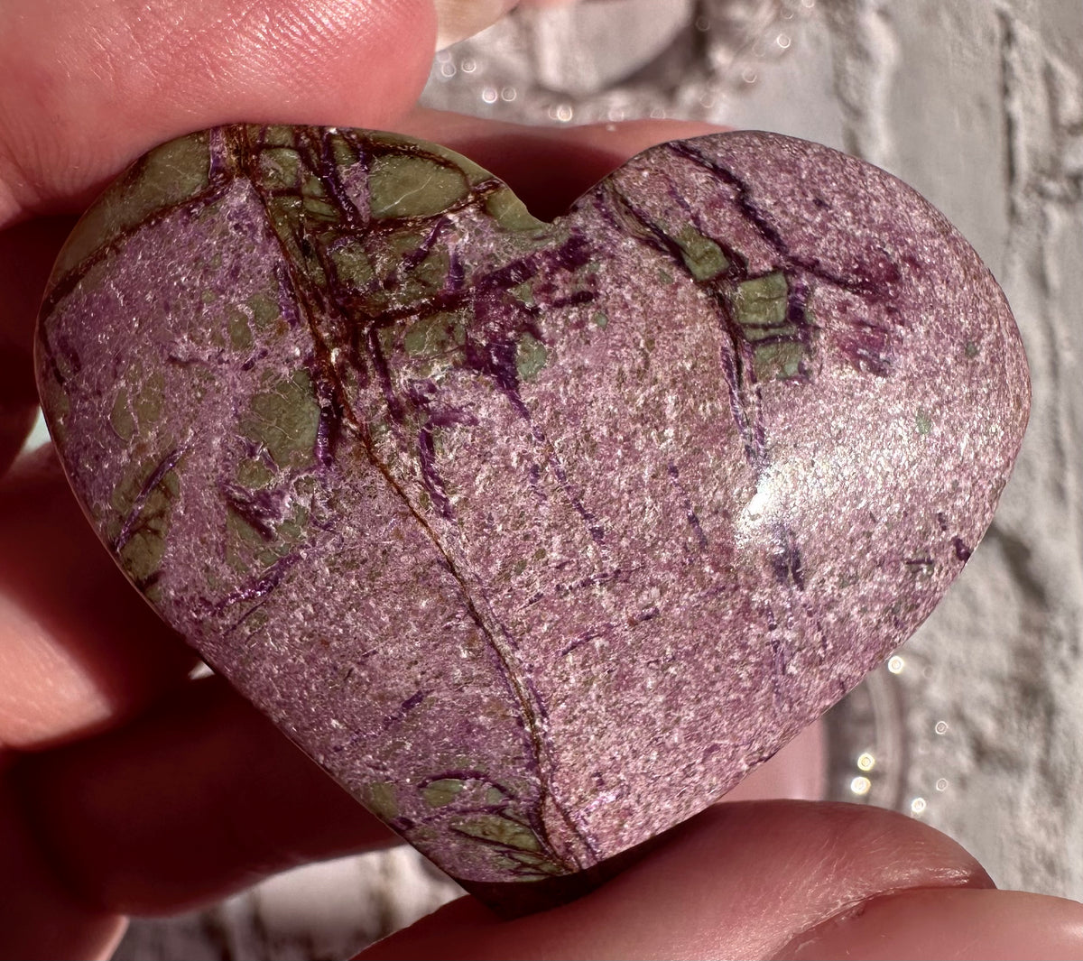 Cuore in atlantisite (stichtite e serpentino)