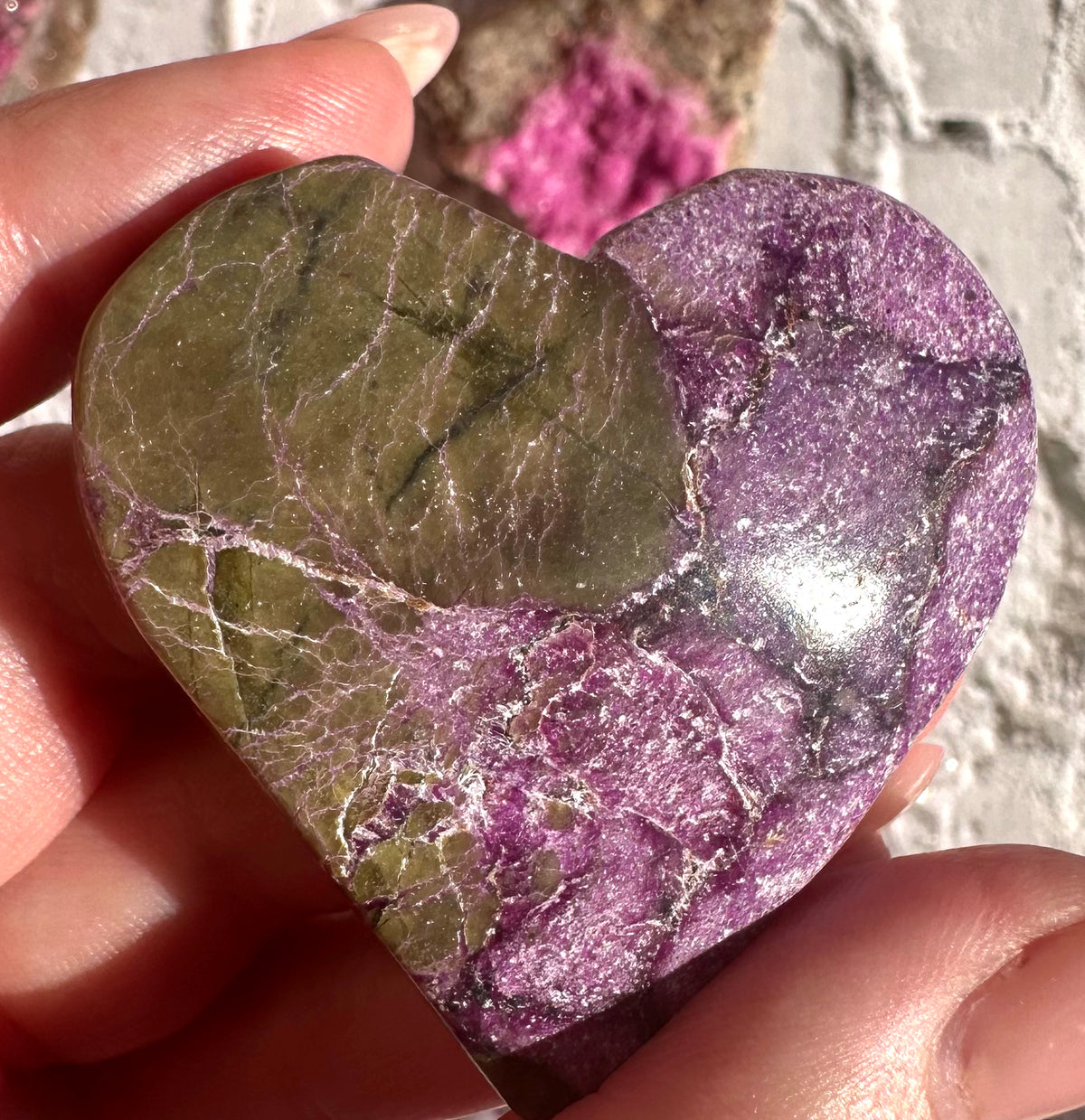 Cuore in atlantisite (stichtite e serpentino)