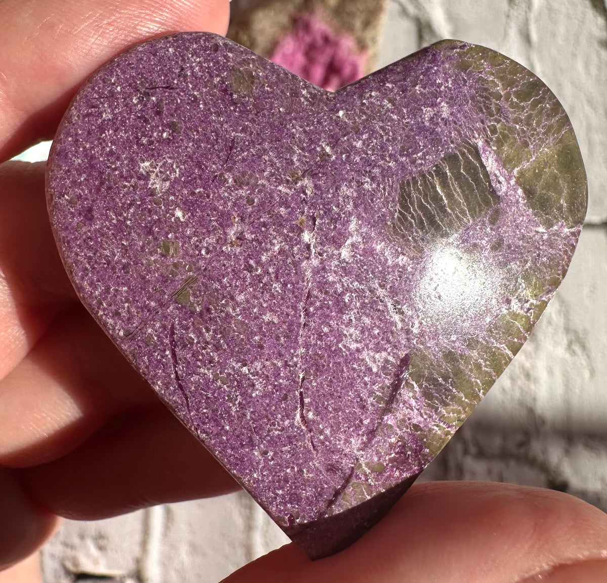 Cuore in atlantisite (stichtite e serpentino)