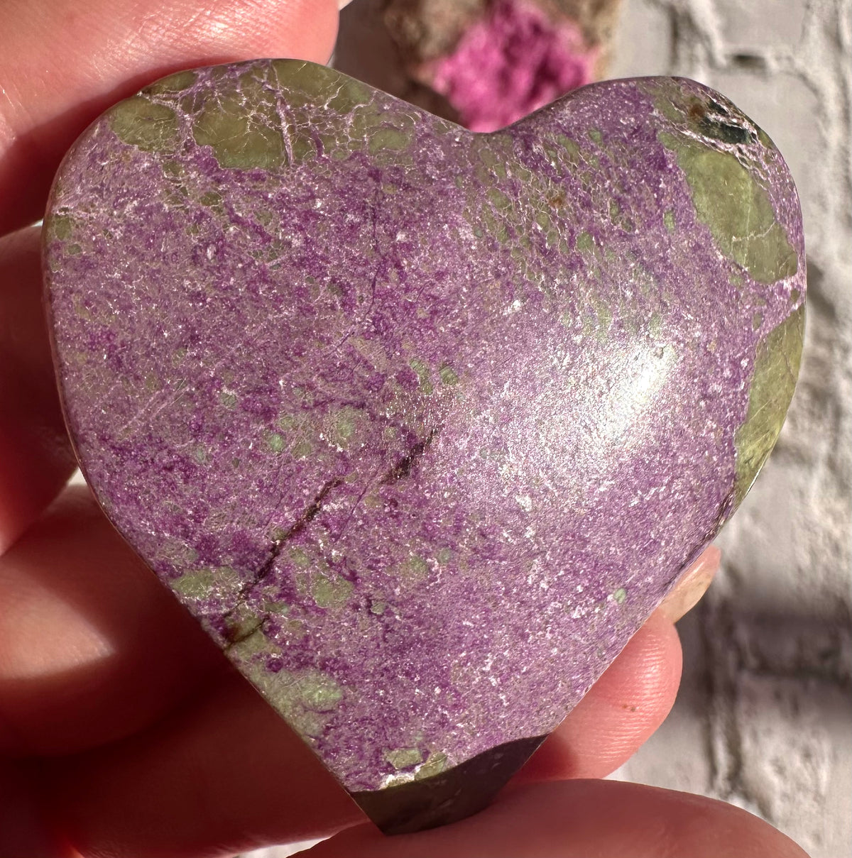 Cuore in atlantisite (stichtite e serpentino)