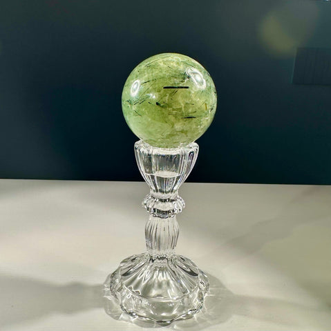 Sfera in prehnite