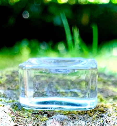 Glass sphere rest