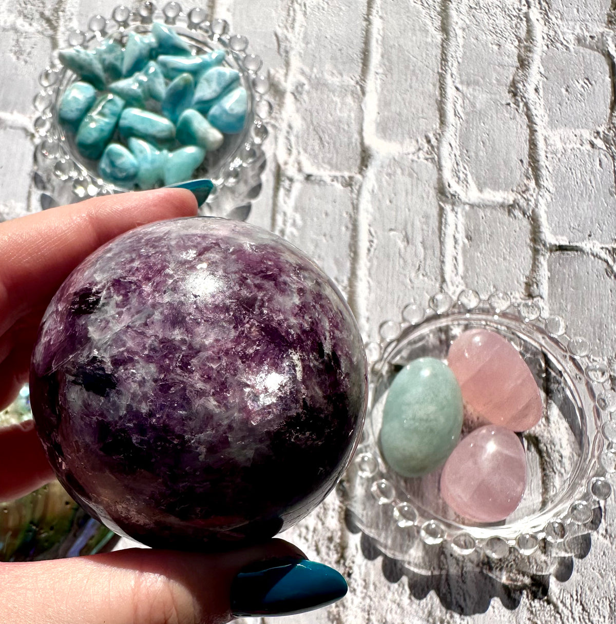 Sfera in lepidolite con mica