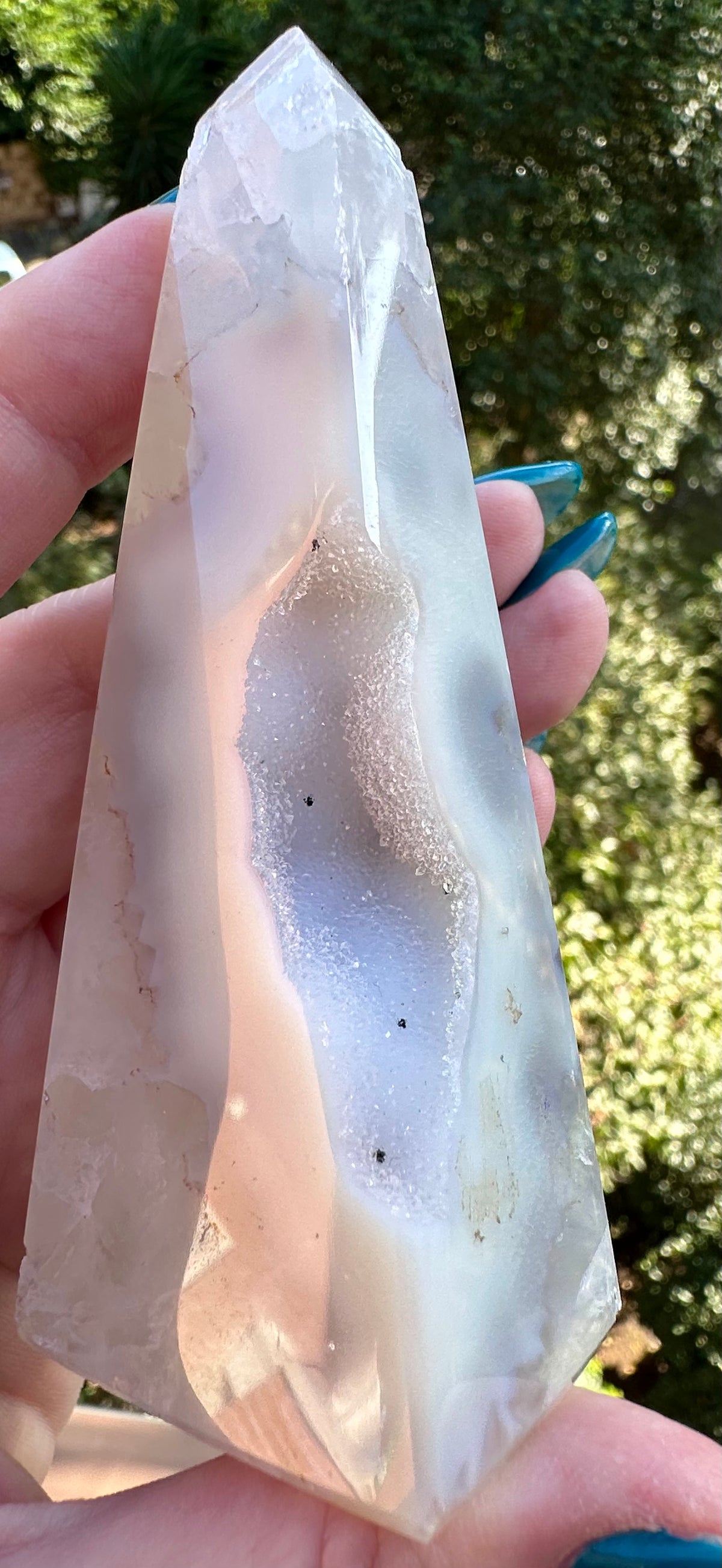 Obelisk in druzy agate from Brazil