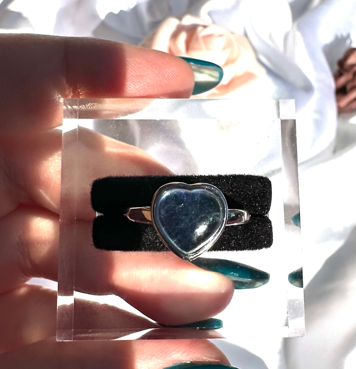 Anello in acquamarina a forma di cuore