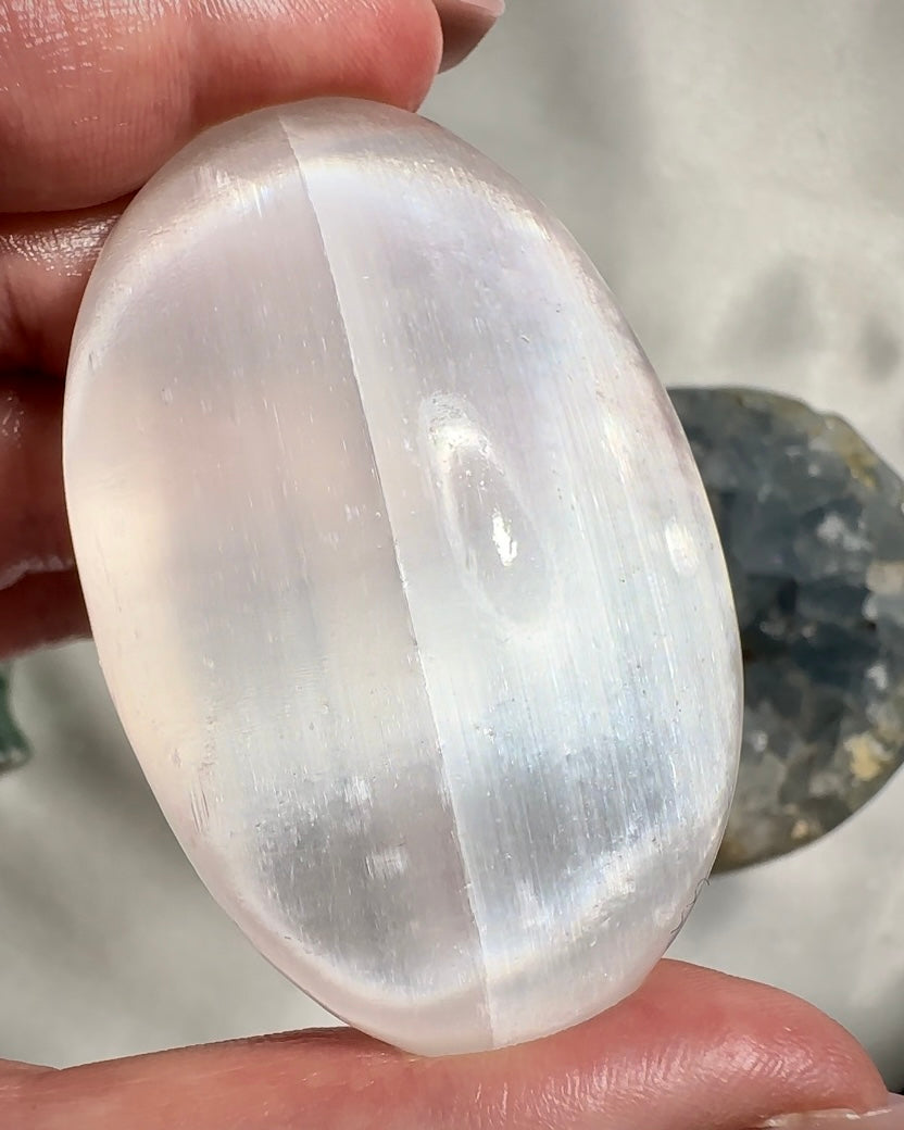 Selenite palmstone