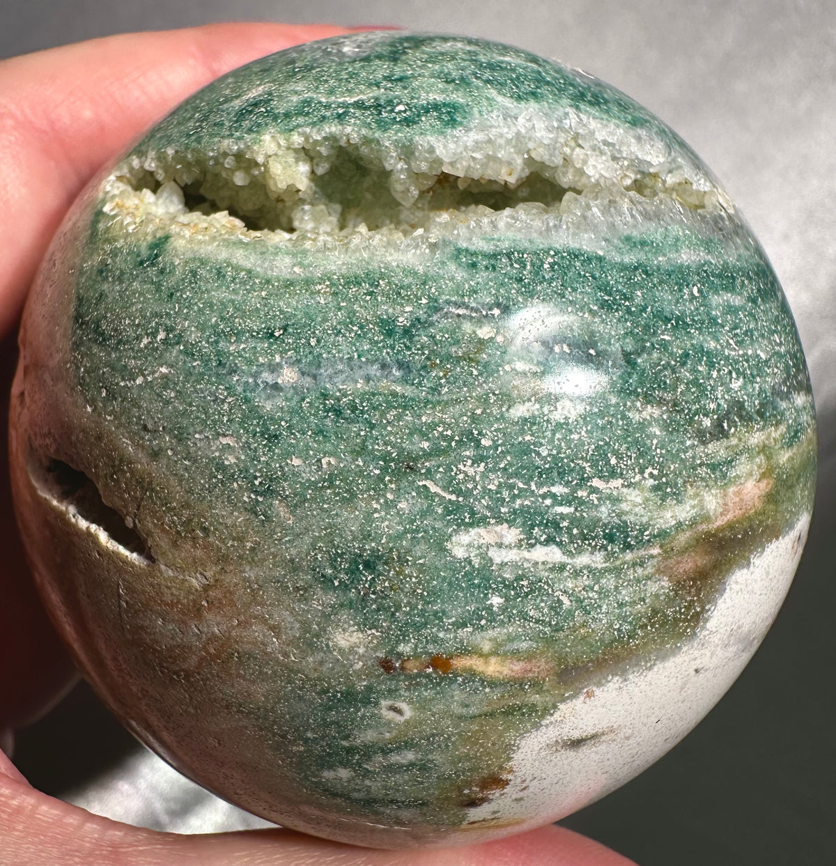 Sphere in oceanic jasper