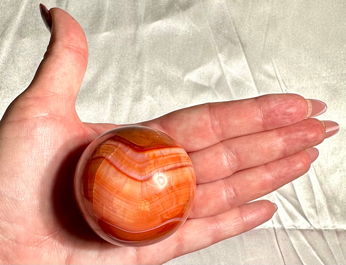 Sphere in carnelian agate