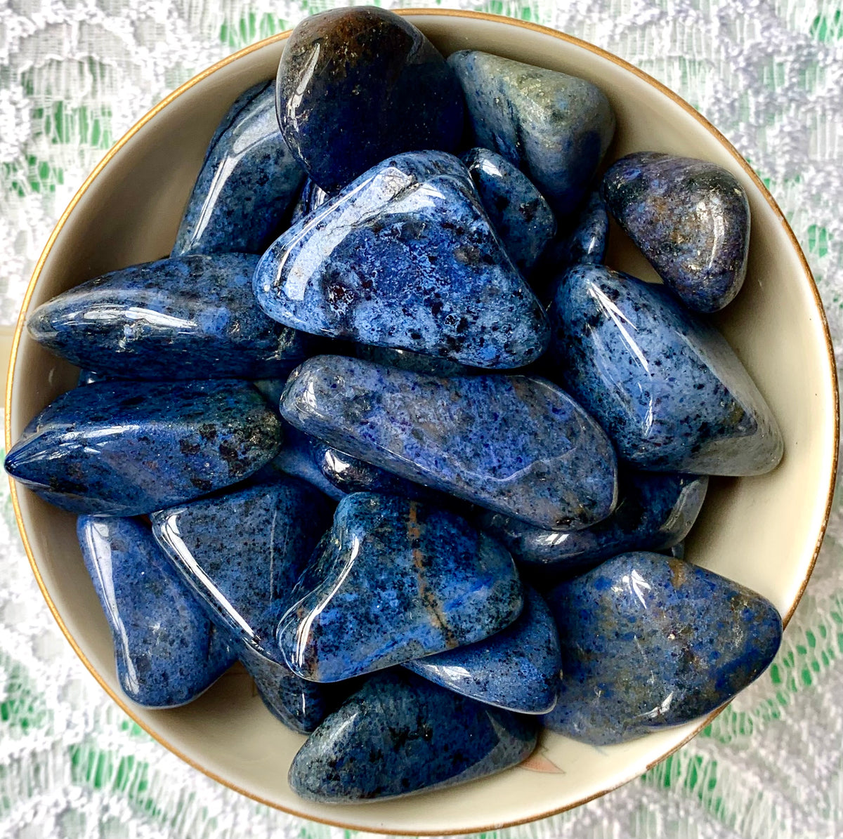 Tumbled dumortierite