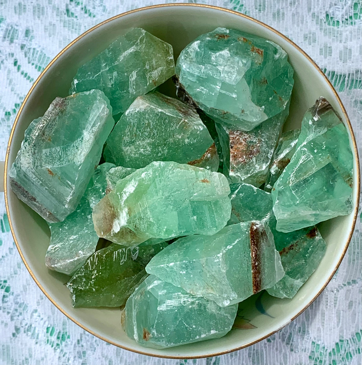 Raw green calcite